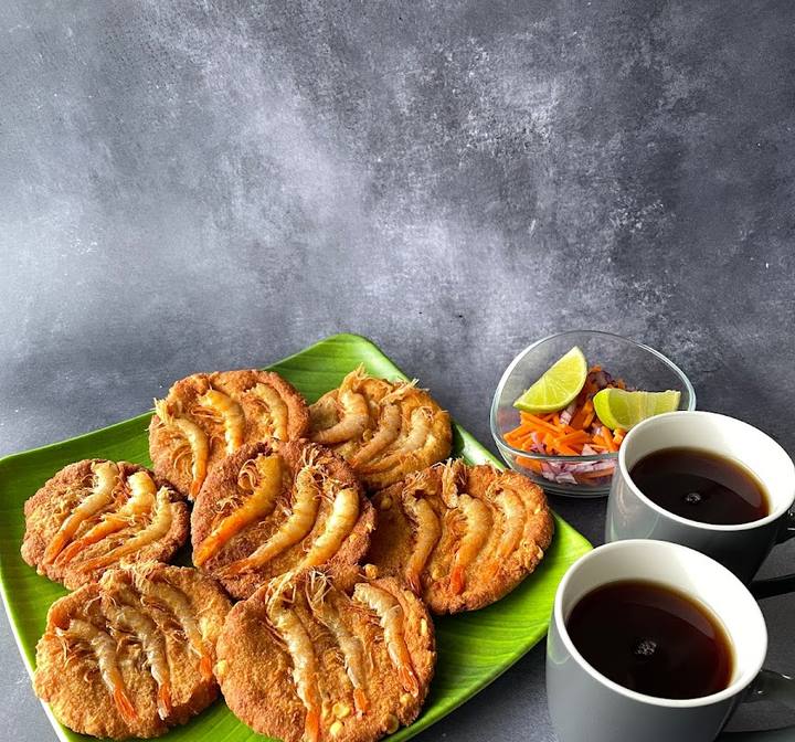 Isso wade - crispy golden lentil patties each topped with whole fried prawns
